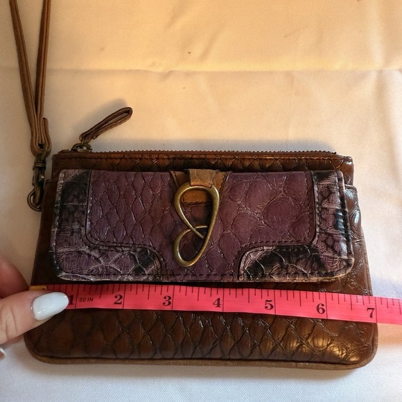 WOMEN'S VINTAGE JESSICA SIMPSON BROWN PURPLE WRISTLET WALLET CROC EMBOSSED - Picture 8 of 12